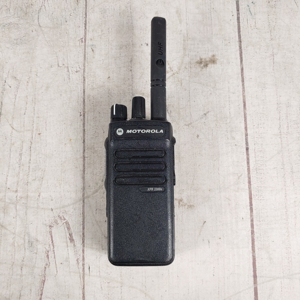 TESTED Motorola XPR 3300e UHF Digital Two-Way Radio PMNN4491C Battery 8958 926